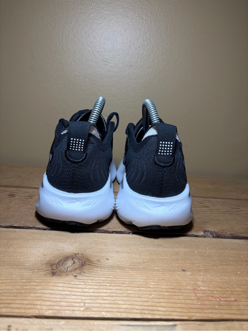 Brooks Adrenaline GTS 25 Men Size 7.5 Black White Running Shoe - Picture 4 of 9